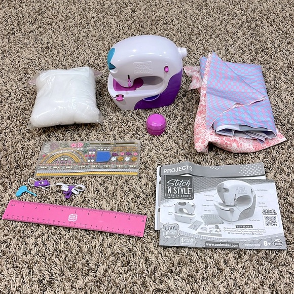 STITCH ‘N STYLE Fashion Studio - Picture 3 of 3